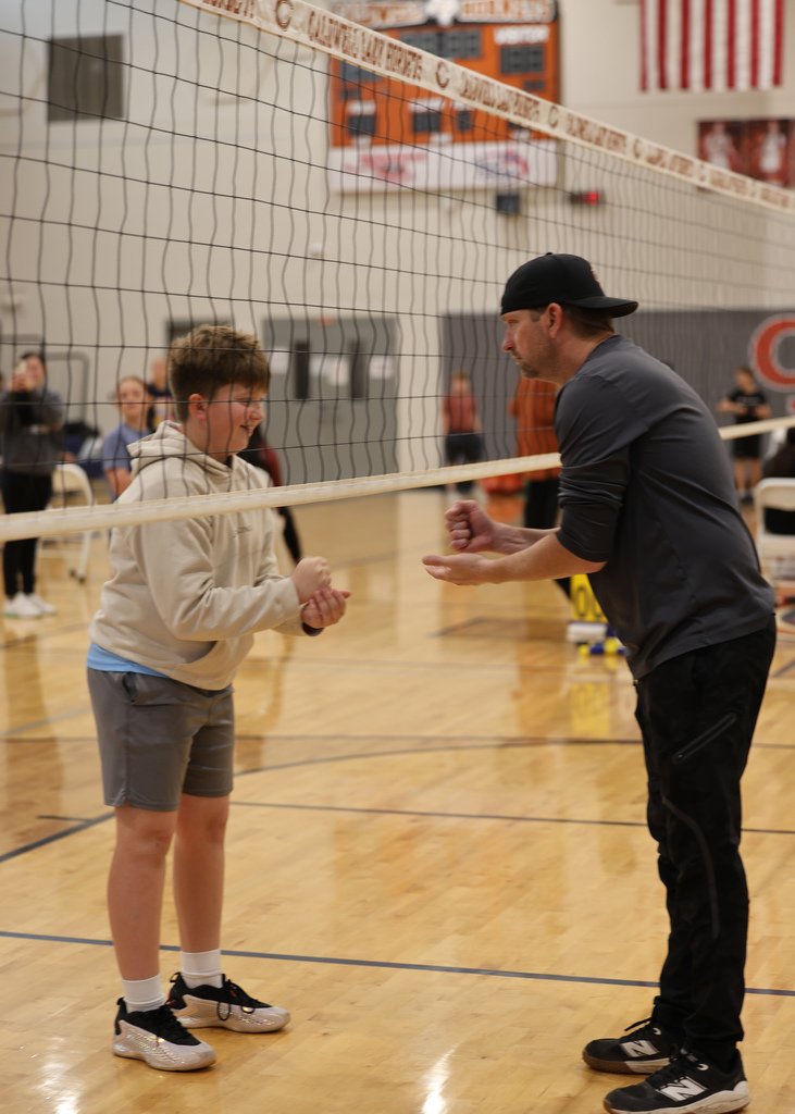 Students vs. Parents… who do you think won? 🏐  Our 𝟲𝘁𝗵 𝗴𝗿𝗮𝗱𝗲 𝘃𝗼𝗹𝗹𝗲𝘆𝗯𝗮𝗹𝗹 𝘁𝗼𝘂𝗿𝗻𝗮𝗺𝗲𝗻𝘁 this morning brought out some great competition, big smiles, and a lot of fun for everyone involved. Thanks to the families who joined us! #CaldwellProud #CaldwellISD