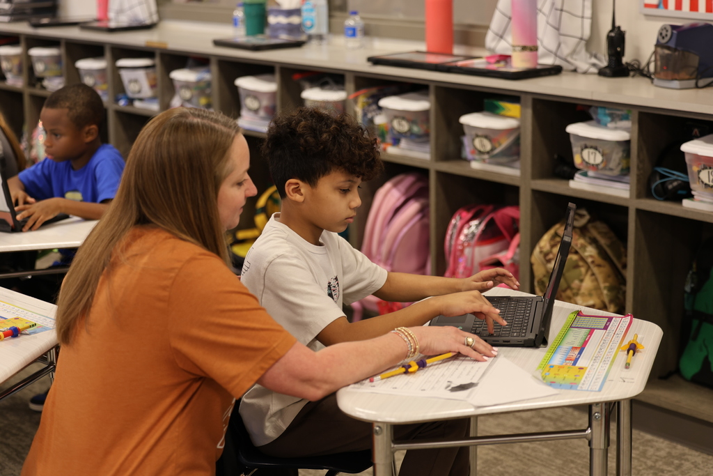 𝗝𝘂𝘀𝘁 𝗮𝗻𝗼𝘁𝗵𝗲𝗿 𝗴𝗿𝗲𝗮𝘁 𝗱𝗮𝘆 𝗮𝘁 𝗖𝗮𝗹𝗱𝘄𝗲𝗹𝗹 𝗜𝗦𝗗.  🧡  Hard work. Big smiles. Hornet pride. #CaldwellProud #CaldwellISD