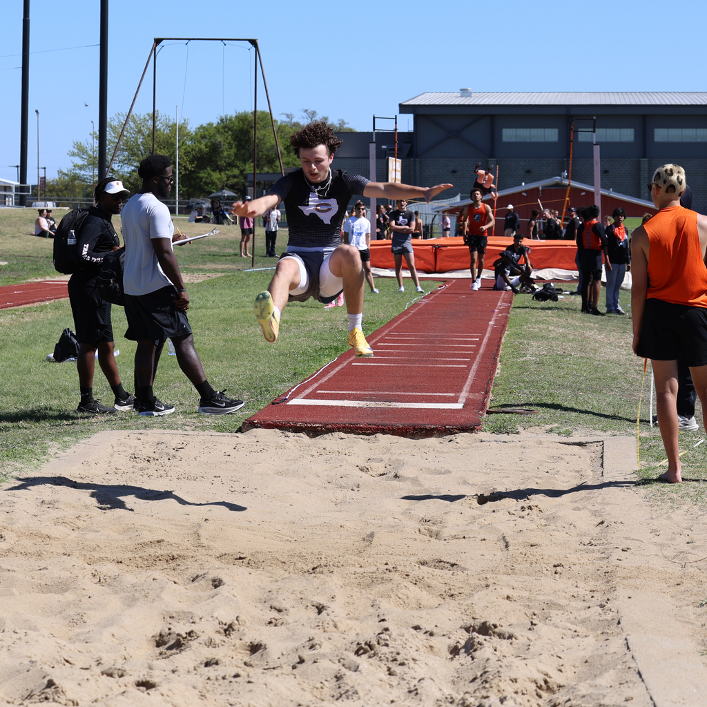 Yesterday was a special day at Hornet Stadium as we hosted the annua𝗛𝗮𝗽𝗽𝘆 𝗦𝗸𝗿𝗮𝗯𝗮𝗻𝗲𝗸 𝗥𝗲𝗹𝗮𝘆𝘀 track meet. 🧡  This annual meet is more than just competition—it’s a tribute to a coaching legend whose impact on Caldwell athletics is still felt today. From the track to the stands, it was a great day honoring that legacy while our Hornets competed with pride. #CaldwellProud #CaldwellISD