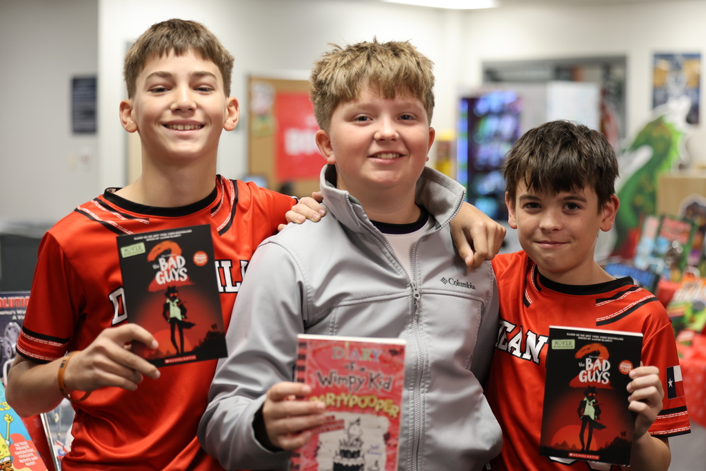 Caught some smiling faces at the CIS Book Fair this morning… safe to say these Hornets love to read! 📚🧡  Join us tonight for 𝗙𝗮𝗺𝗶𝗹𝘆 𝗚𝗮𝗺𝗲 𝗡𝗶𝗴𝗵𝘁 & 𝘁𝗵𝗲 𝗦𝗽𝗿𝗶𝗻𝗴 𝗕𝗼𝗼𝗸 𝗙𝗮𝗶𝗿! 🗓️ March 26 ⏰ 4:30–6:00 PM 📍 CIS Campus & Library  We hope to see you there! #CaldwellProud #CaldwellISD