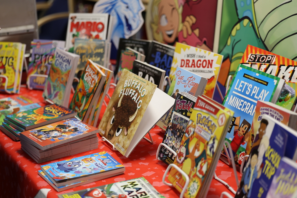 Caught some smiling faces at the CIS Book Fair this morning… safe to say these Hornets love to read! 📚🧡  Join us tonight for 𝗙𝗮𝗺𝗶𝗹𝘆 𝗚𝗮𝗺𝗲 𝗡𝗶𝗴𝗵𝘁 & 𝘁𝗵𝗲 𝗦𝗽𝗿𝗶𝗻𝗴 𝗕𝗼𝗼𝗸 𝗙𝗮𝗶𝗿! 🗓️ March 26 ⏰ 4:30–6:00 PM 📍 CIS Campus & Library  We hope to see you there! #CaldwellProud #CaldwellISD