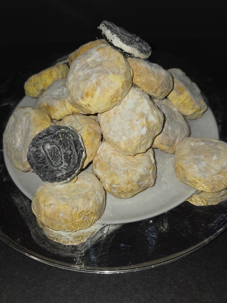 Don’t be fooled… 👀  These meals were created by our 7th grade artists using trompe l'œil techniques—and some very unexpected materials!  Take a closer look at their incredible work 👏 #CaldwellProud #CaldwellISD