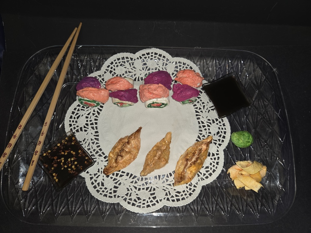 Don’t be fooled… 👀  These meals were created by our 7th grade artists using trompe l'œil techniques—and some very unexpected materials!  Take a closer look at their incredible work 👏 #CaldwellProud #CaldwellISD