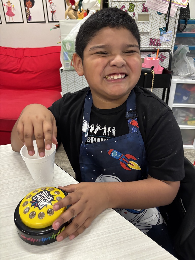 𝗟𝗲𝗮𝗿𝗻𝗶𝗻𝗴 𝗶𝘀 𝘀𝘄𝗲𝗲𝘁… 𝗮𝗻𝗱 𝘀𝗼𝗺𝗲𝘁𝗶𝗺𝗲𝘀 𝗮 𝗹𝗶𝘁𝘁𝗹𝗲 𝗰𝗼𝗿𝗻𝘆 🌽😉 Our students recently learned the /or/ sound in phonics and celebrated with a fun (and tasty!) treat—corn in a cup!  #CaldwellProud #CaldwellISD