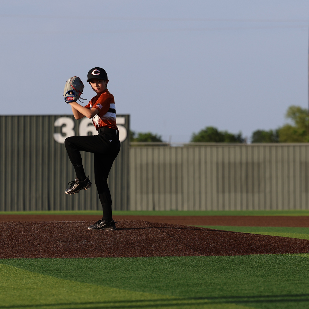 𝗔 𝘀𝗽𝗲𝗰𝗶𝗮𝗹 𝗺𝗼𝗺𝗲𝗻𝘁 𝗮𝘁 𝘁𝗵𝗲 𝗯𝗮𝗹𝗹𝗽𝗮𝗿𝗸 𝗹𝗮𝘀𝘁 𝗻𝗶𝗴𝗵𝘁 ⚾👏 Thanks to the Caldwell Education and Leadership Foundation (CELF) live auction at last year's Crawfish Fundraiser, Kamden Plachy had the honor of throwing out the ceremonial first pitch before our varsity game vs. Giddings!  Opportunities like this are made possible through the support of our community—thank you, CELF! #CaldwellProud #CaldwellISD