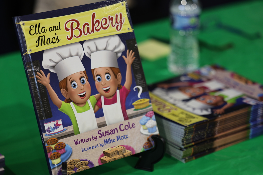 𝐒𝐭𝐨𝐫𝐲𝐭𝐢𝐦𝐞 𝐣𝐮𝐬𝐭 𝐠𝐨𝐭 𝐚 𝐰𝐡𝐨𝐥𝐞 𝐥𝐨𝐭 𝐬𝐰𝐞𝐞𝐭𝐞𝐫 📚  Our elementary students enjoyed a special visit from author Susan Cole, who read 𝐸𝑙𝑙𝑎 𝑎𝑛𝑑 𝑀𝑎𝑐’𝑠 𝐵𝑎𝑘𝑒𝑟𝑦 and brought her story to life.  Inspiring readers one page at a time! #CaldwellProud #CaldwellISD
