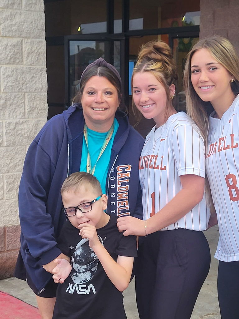 Serving smiles this morning… bringing the heat tomorrow 🔥  Our Lady Hornets kicked off the day at CIS opening car doors and greeting students—because that’s what it means to be a Hornet.  Next stop: PLAYOFFS. 🥎 Round 1 starts tomorrow—let’s go!! #CaldwellProud #CaldwellISD