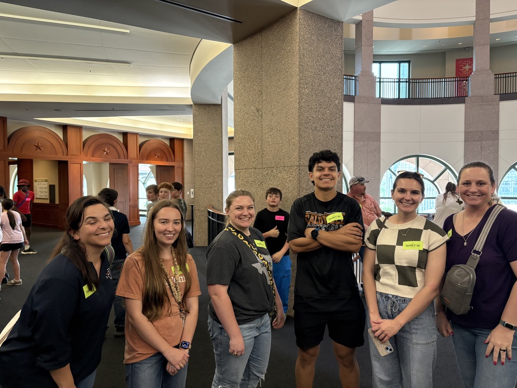 𝗙𝗿𝗼𝗺 𝘁𝗵𝗲 𝗰𝗹𝗮𝘀𝘀𝗿𝗼𝗼𝗺 𝘁𝗼 𝘁𝗵𝗲 𝗖𝗮𝗽𝗶𝘁𝗼𝗹 