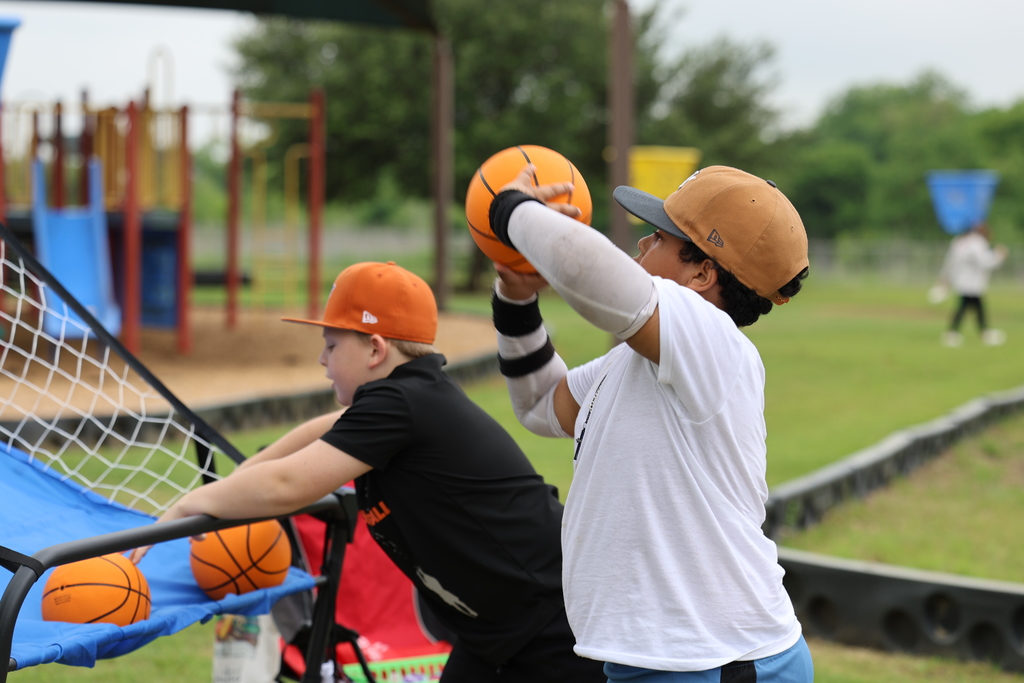 Snow cones ✔️ Bounce houses ✔️ Dunking booth ✔️ STAAR testing DONE ✔️  Our CIS Hornets celebrated a year of hard work and preparation with an afternoon full of STAARnival fun! 🎉💛  #CaldwellProud #CaldwellISD