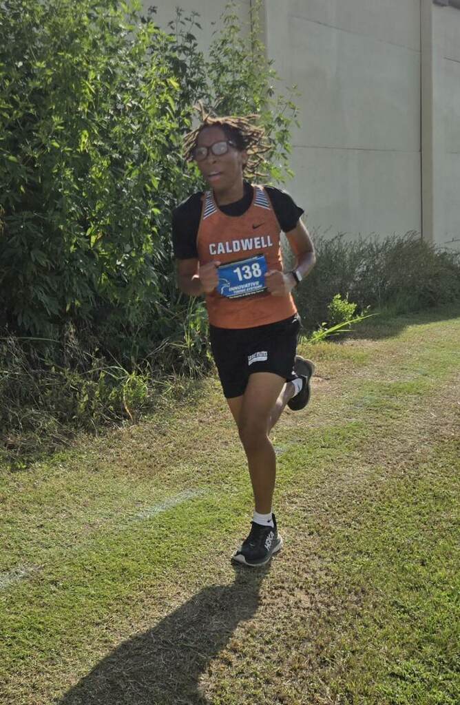 🏃 𝗛𝗢𝗥𝗡𝗘𝗧 𝗖𝗥𝗢𝗦𝗦 𝗖𝗢𝗨𝗡𝗧𝗥𝗬 𝗜𝗦 𝗢𝗙𝗙 & 𝗥𝗨𝗡𝗡𝗜𝗡𝗚! 🏃‍♀️  Our Hornet runners kicked off their season Friday night at the 𝙁𝙧𝙞𝙙𝙖𝙮 𝙉𝙞𝙜𝙝𝙩 𝙇𝙞𝙜𝙝𝙩𝙨 𝙈𝙚𝙚𝙩 𝙞𝙣 𝙎𝙚𝙖𝙡𝙮—and brought home some hardware! 🏅  🧡 𝗝𝗩 𝗚𝗶𝗿𝗹𝘀 – 𝟮𝗻𝗱 𝗣𝗹𝗮𝗰𝗲 𝗧𝗲𝗮𝗺 • Savanah Faust – 3rd • Jaiden Doonan – 6th • Kyra Ellis – 7th • Ajriana Sims – 9th  🖤 𝙅𝙑 𝘽𝙤𝙮𝙨 – 3𝙧𝙙 𝙋𝙡𝙖𝙘𝙚 𝙏𝙚𝙖𝙢 • Eddie – 6th Place & Medalist  On the Varsity boys side, Landon Vykukal led the Hornets with an 18th-place finish.  And what better way to wrap up the night than a Glow Run with all of our runners?! 🌟 A fun start to what we know will be a great season! Way to run, Hornets! 🧡🖤 #CaldwellProud #CaldwellISD