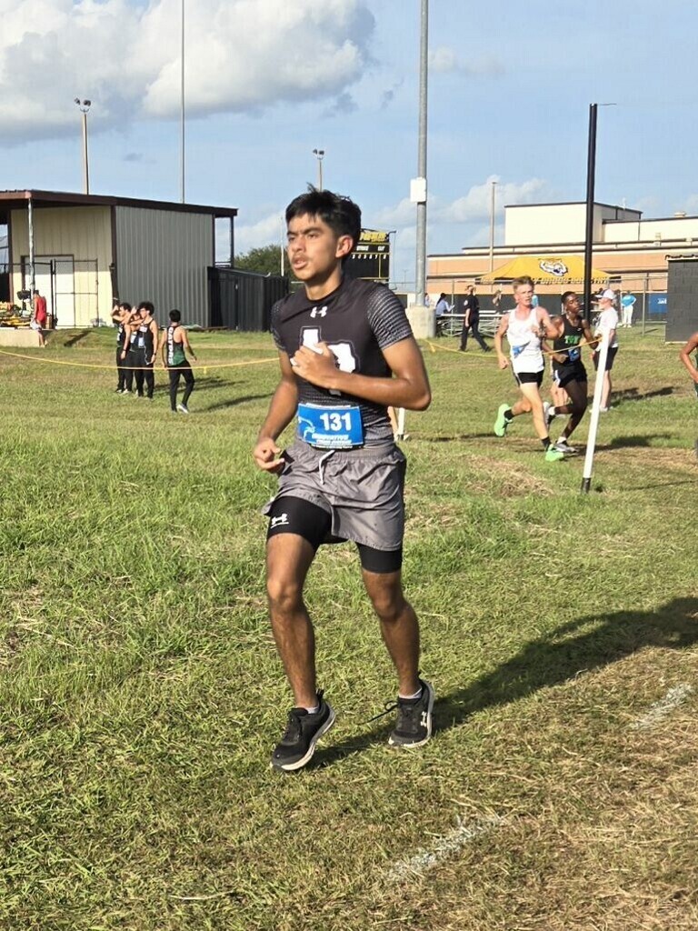 🏃 𝗛𝗢𝗥𝗡𝗘𝗧 𝗖𝗥𝗢𝗦𝗦 𝗖𝗢𝗨𝗡𝗧𝗥𝗬 𝗜𝗦 𝗢𝗙𝗙 & 𝗥𝗨𝗡𝗡𝗜𝗡𝗚! 🏃‍♀️  Our Hornet runners kicked off their season Friday night at the 𝙁𝙧𝙞𝙙𝙖𝙮 𝙉𝙞𝙜𝙝𝙩 𝙇𝙞𝙜𝙝𝙩𝙨 𝙈𝙚𝙚𝙩 𝙞𝙣 𝙎𝙚𝙖𝙡𝙮—and brought home some hardware! 🏅  🧡 𝗝𝗩 𝗚𝗶𝗿𝗹𝘀 – 𝟮𝗻𝗱 𝗣𝗹𝗮𝗰𝗲 𝗧𝗲𝗮𝗺 • Savanah Faust – 3rd • Jaiden Doonan – 6th • Kyra Ellis – 7th • Ajriana Sims – 9th  🖤 𝙅𝙑 𝘽𝙤𝙮𝙨 – 3𝙧𝙙 𝙋𝙡𝙖𝙘𝙚 𝙏𝙚𝙖𝙢 • Eddie – 6th Place & Medalist  On the Varsity boys side, Landon Vykukal led the Hornets with an 18th-place finish.  And what better way to wrap up the night than a Glow Run with all of our runners?! 🌟 A fun start to what we know will be a great season! Way to run, Hornets! 🧡🖤 #CaldwellProud #CaldwellISD
