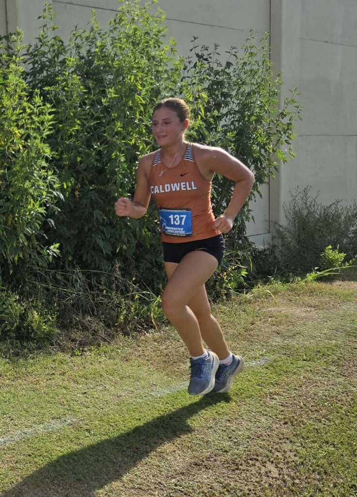 🏃 𝗛𝗢𝗥𝗡𝗘𝗧 𝗖𝗥𝗢𝗦𝗦 𝗖𝗢𝗨𝗡𝗧𝗥𝗬 𝗜𝗦 𝗢𝗙𝗙 & 𝗥𝗨𝗡𝗡𝗜𝗡𝗚! 🏃‍♀️  Our Hornet runners kicked off their season Friday night at the 𝙁𝙧𝙞𝙙𝙖𝙮 𝙉𝙞𝙜𝙝𝙩 𝙇𝙞𝙜𝙝𝙩𝙨 𝙈𝙚𝙚𝙩 𝙞𝙣 𝙎𝙚𝙖𝙡𝙮—and brought home some hardware! 🏅  🧡 𝗝𝗩 𝗚𝗶𝗿𝗹𝘀 – 𝟮𝗻𝗱 𝗣𝗹𝗮𝗰𝗲 𝗧𝗲𝗮𝗺 • Savanah Faust – 3rd • Jaiden Doonan – 6th • Kyra Ellis – 7th • Ajriana Sims – 9th  🖤 𝙅𝙑 𝘽𝙤𝙮𝙨 – 3𝙧𝙙 𝙋𝙡𝙖𝙘𝙚 𝙏𝙚𝙖𝙢 • Eddie – 6th Place & Medalist  On the Varsity boys side, Landon Vykukal led the Hornets with an 18th-place finish.  And what better way to wrap up the night than a Glow Run with all of our runners?! 🌟 A fun start to what we know will be a great season! Way to run, Hornets! 🧡🖤 #CaldwellProud #CaldwellISD