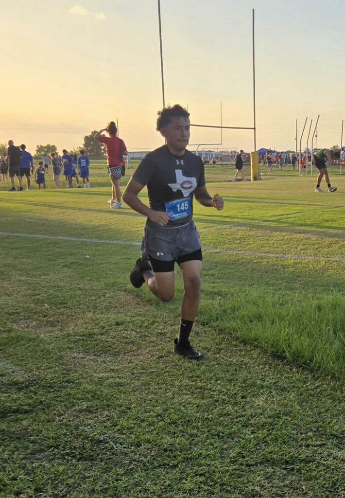 🏃 𝗛𝗢𝗥𝗡𝗘𝗧 𝗖𝗥𝗢𝗦𝗦 𝗖𝗢𝗨𝗡𝗧𝗥𝗬 𝗜𝗦 𝗢𝗙𝗙 & 𝗥𝗨𝗡𝗡𝗜𝗡𝗚! 🏃‍♀️  Our Hornet runners kicked off their season Friday night at the 𝙁𝙧𝙞𝙙𝙖𝙮 𝙉𝙞𝙜𝙝𝙩 𝙇𝙞𝙜𝙝𝙩𝙨 𝙈𝙚𝙚𝙩 𝙞𝙣 𝙎𝙚𝙖𝙡𝙮—and brought home some hardware! 🏅  🧡 𝗝𝗩 𝗚𝗶𝗿𝗹𝘀 – 𝟮𝗻𝗱 𝗣𝗹𝗮𝗰𝗲 𝗧𝗲𝗮𝗺 • Savanah Faust – 3rd • Jaiden Doonan – 6th • Kyra Ellis – 7th • Ajriana Sims – 9th  🖤 𝙅𝙑 𝘽𝙤𝙮𝙨 – 3𝙧𝙙 𝙋𝙡𝙖𝙘𝙚 𝙏𝙚𝙖𝙢 • Eddie – 6th Place & Medalist  On the Varsity boys side, Landon Vykukal led the Hornets with an 18th-place finish.  And what better way to wrap up the night than a Glow Run with all of our runners?! 🌟 A fun start to what we know will be a great season! Way to run, Hornets! 🧡🖤 #CaldwellProud #CaldwellISD