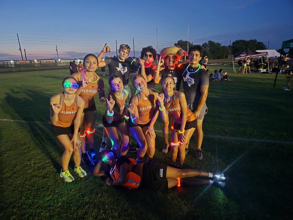 🏃 𝗛𝗢𝗥𝗡𝗘𝗧 𝗖𝗥𝗢𝗦𝗦 𝗖𝗢𝗨𝗡𝗧𝗥𝗬 𝗜𝗦 𝗢𝗙𝗙 & 𝗥𝗨𝗡𝗡𝗜𝗡𝗚! 🏃‍♀️  Our Hornet runners kicked off their season Friday night at the 𝙁𝙧𝙞𝙙𝙖𝙮 𝙉𝙞𝙜𝙝𝙩 𝙇𝙞𝙜𝙝𝙩𝙨 𝙈𝙚𝙚𝙩 𝙞𝙣 𝙎𝙚𝙖𝙡𝙮—and brought home some hardware! 🏅  🧡 𝗝𝗩 𝗚𝗶𝗿𝗹𝘀 – 𝟮𝗻𝗱 𝗣𝗹𝗮𝗰𝗲 𝗧𝗲𝗮𝗺 • Savanah Faust – 3rd • Jaiden Doonan – 6th • Kyra Ellis – 7th • Ajriana Sims – 9th  🖤 𝙅𝙑 𝘽𝙤𝙮𝙨 – 3𝙧𝙙 𝙋𝙡𝙖𝙘𝙚 𝙏𝙚𝙖𝙢 • Eddie – 6th Place & Medalist  On the Varsity boys side, Landon Vykukal led the Hornets with an 18th-place finish.  And what better way to wrap up the night than a Glow Run with all of our runners?! 🌟 A fun start to what we know will be a great season! Way to run, Hornets! 🧡🖤 #CaldwellProud #CaldwellISD