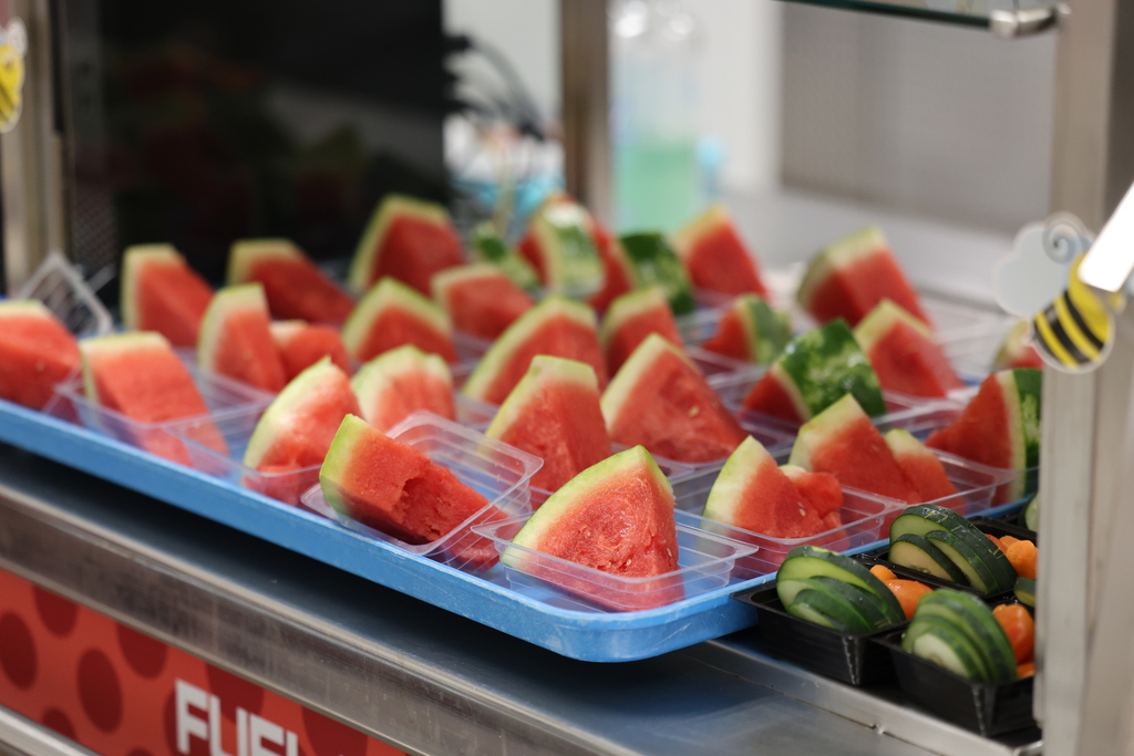🍉 𝗪𝗔𝗧𝗘𝗥𝗠𝗘𝗟𝗢𝗡 𝗪𝗘𝗗𝗡𝗘𝗦𝗗𝗔𝗬! 🍉  Lunch was a little sweeter today at Caldwell Elementary! Our kiddos got to enjoy fresh 𝗪𝗶𝗴𝗴𝗶𝗻𝘀 𝘄𝗮𝘁𝗲𝗿𝗺𝗲𝗹𝗼𝗻 as part of our 𝙁𝙖𝙧𝙢 𝙁𝙧𝙚𝙨𝙝 𝙄𝙣𝙞𝙩𝙞𝙖𝙩𝙞𝙫𝙚—and judging by these faces, we’d say it was a hit! 😋🍉  Fresh, local and kid-approved! 🧡 #CaldwellProud #CaldwellISD #FarmFresh