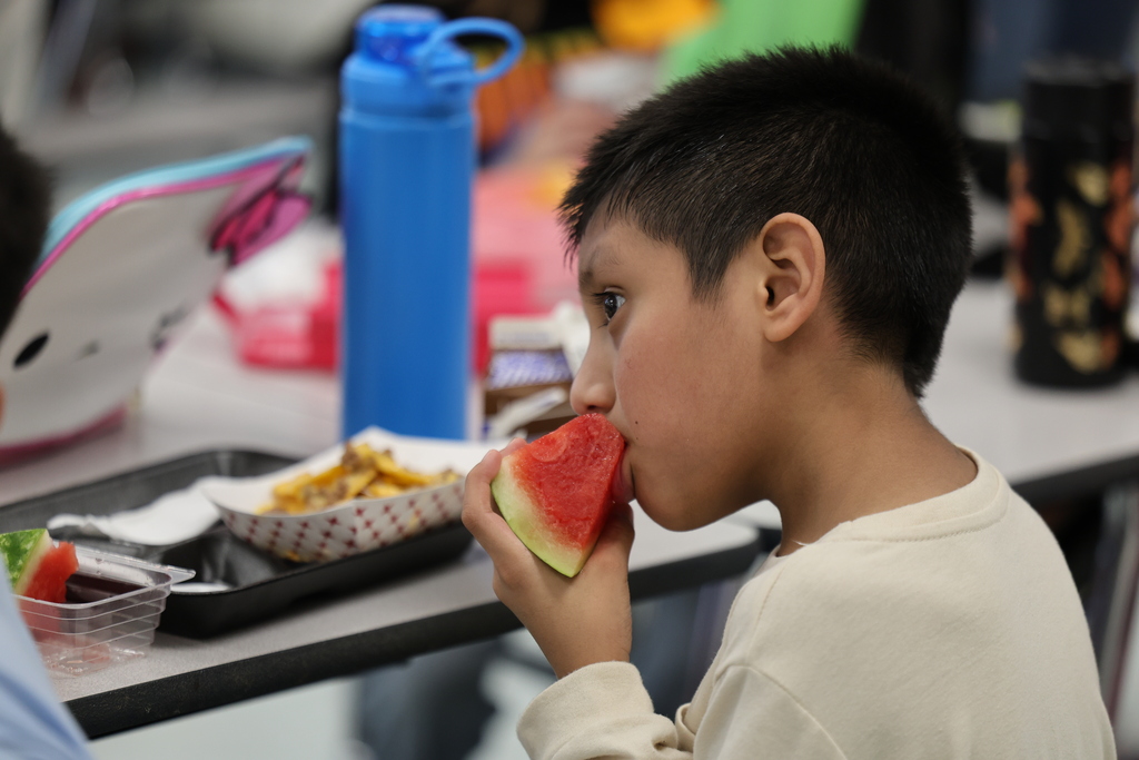 🍉 𝗪𝗔𝗧𝗘𝗥𝗠𝗘𝗟𝗢𝗡 𝗪𝗘𝗗𝗡𝗘𝗦𝗗𝗔𝗬! 🍉  Lunch was a little sweeter today at Caldwell Elementary! Our kiddos got to enjoy fresh 𝗪𝗶𝗴𝗴𝗶𝗻𝘀 𝘄𝗮𝘁𝗲𝗿𝗺𝗲𝗹𝗼𝗻 as part of our 𝙁𝙖𝙧𝙢 𝙁𝙧𝙚𝙨𝙝 𝙄𝙣𝙞𝙩𝙞𝙖𝙩𝙞𝙫𝙚—and judging by these faces, we’d say it was a hit! 😋🍉  Fresh, local and kid-approved! 🧡 #CaldwellProud #CaldwellISD #FarmFresh