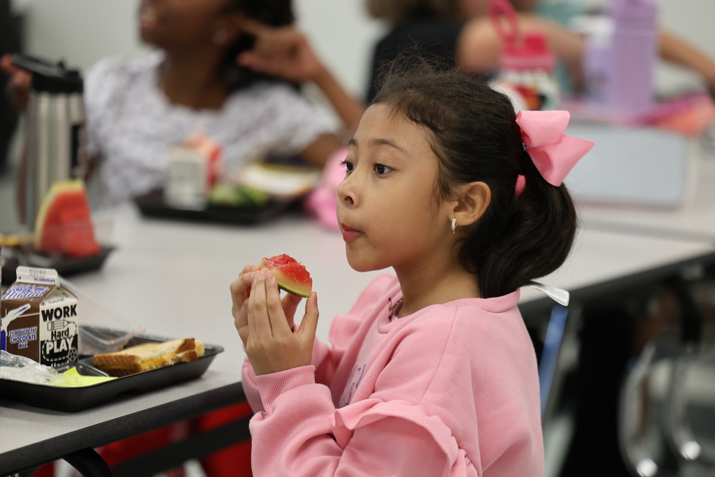 🍉 𝗪𝗔𝗧𝗘𝗥𝗠𝗘𝗟𝗢𝗡 𝗪𝗘𝗗𝗡𝗘𝗦𝗗𝗔𝗬! 🍉  Lunch was a little sweeter today at Caldwell Elementary! Our kiddos got to enjoy fresh 𝗪𝗶𝗴𝗴𝗶𝗻𝘀 𝘄𝗮𝘁𝗲𝗿𝗺𝗲𝗹𝗼𝗻 as part of our 𝙁𝙖𝙧𝙢 𝙁𝙧𝙚𝙨𝙝 𝙄𝙣𝙞𝙩𝙞𝙖𝙩𝙞𝙫𝙚—and judging by these faces, we’d say it was a hit! 😋🍉  Fresh, local and kid-approved! 🧡 #CaldwellProud #CaldwellISD #FarmFresh