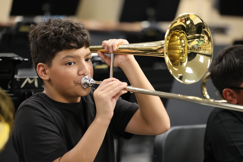 🎶 𝗔𝗻𝗱 𝘀𝗼 𝗶𝘁 𝗯𝗲𝗴𝗶𝗻𝘀…  Today was instrument day for some of our beginner band students, and the trombones officially made their debut! 🎺  There may have been a few interesting sounds along the way 😂, but these future Hornet musicians are officially on their way! 🧡🖤#CaldwellProud #CaldwellISD