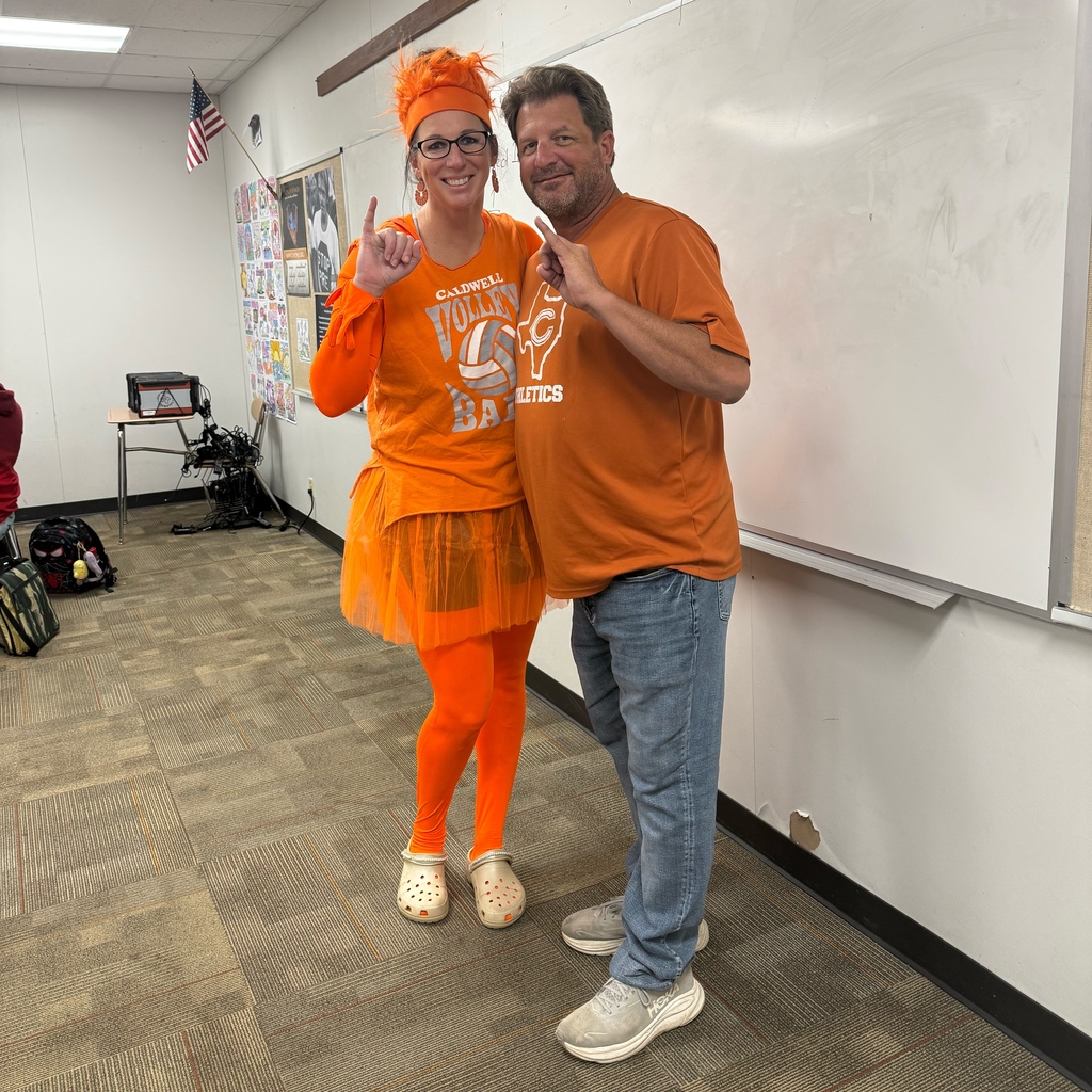 𝐅𝐫𝐢𝐝𝐚𝐲𝐬 𝐣𝐮𝐬𝐭 𝐟𝐞𝐞𝐥 𝐝𝐢𝐟𝐟𝐞𝐫𝐞𝐧𝐭 𝐚𝐫𝐨𝐮𝐧𝐝 𝐡𝐞𝐫𝐞. 🧡  From football players greeting students at car drop-off, to PTO spirit ribbons, to staff going ALL IN on the orange spirit wear 😂 — there was plenty of Hornet spirit to go around this morning!  We’re ready for Friday night! 🏈🙌 #CaldwellProud #CaldwellISD