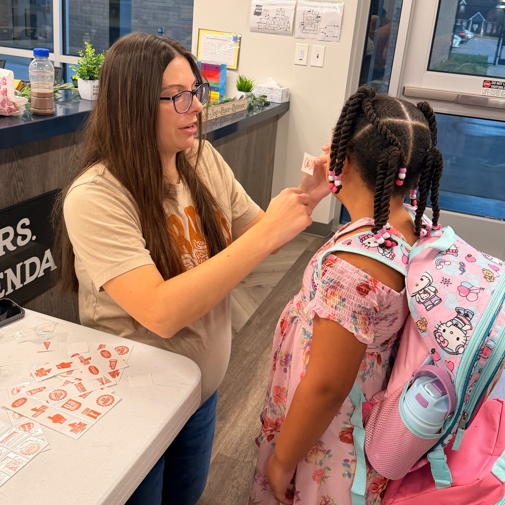 𝐅𝐫𝐢𝐝𝐚𝐲𝐬 𝐣𝐮𝐬𝐭 𝐟𝐞𝐞𝐥 𝐝𝐢𝐟𝐟𝐞𝐫𝐞𝐧𝐭 𝐚𝐫𝐨𝐮𝐧𝐝 𝐡𝐞𝐫𝐞. 🧡  From football players greeting students at car drop-off, to PTO spirit ribbons, to staff going ALL IN on the orange spirit wear 😂 — there was plenty of Hornet spirit to go around this morning!  We’re ready for Friday night! 🏈🙌 #CaldwellProud #CaldwellISD