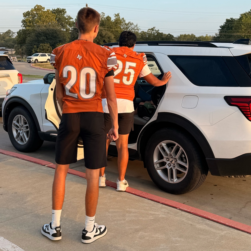 𝐅𝐫𝐢𝐝𝐚𝐲𝐬 𝐣𝐮𝐬𝐭 𝐟𝐞𝐞𝐥 𝐝𝐢𝐟𝐟𝐞𝐫𝐞𝐧𝐭 𝐚𝐫𝐨𝐮𝐧𝐝 𝐡𝐞𝐫𝐞. 🧡  From football players greeting students at car drop-off, to PTO spirit ribbons, to staff going ALL IN on the orange spirit wear 😂 — there was plenty of Hornet spirit to go around this morning!  We’re ready for Friday night! 🏈🙌 #CaldwellProud #CaldwellISD