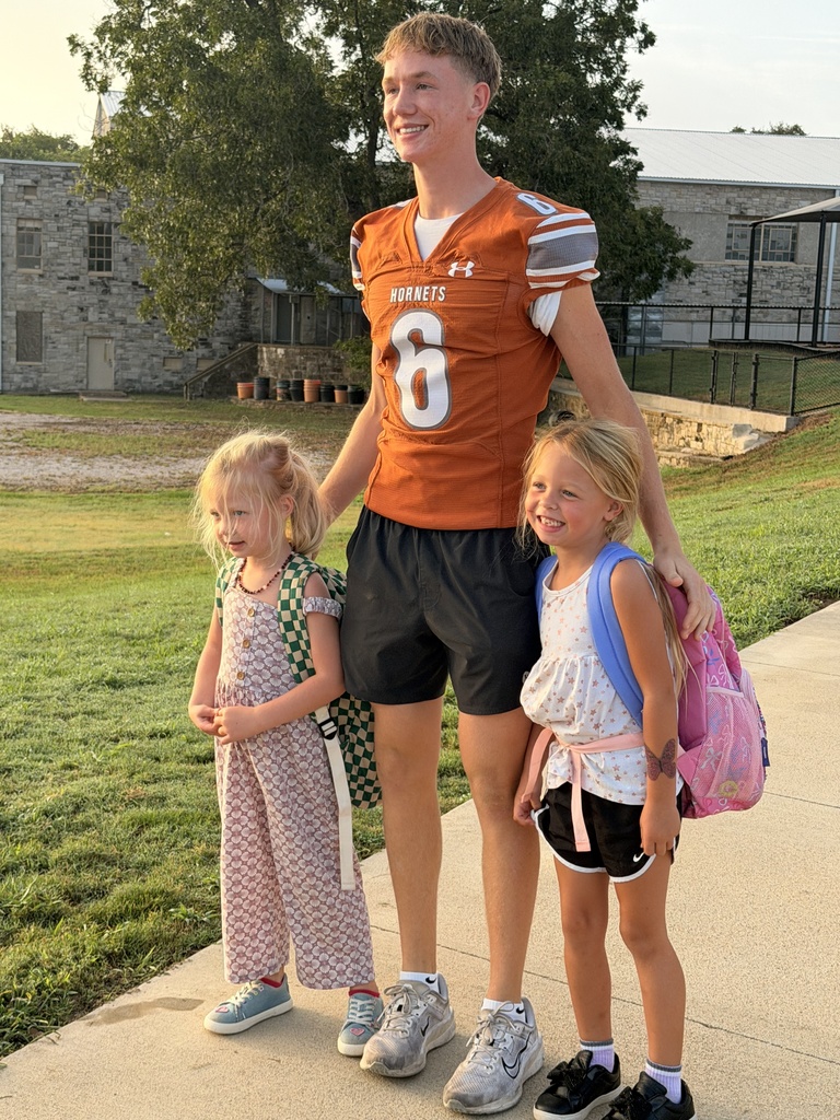 𝐅𝐫𝐢𝐝𝐚𝐲𝐬 𝐣𝐮𝐬𝐭 𝐟𝐞𝐞𝐥 𝐝𝐢𝐟𝐟𝐞𝐫𝐞𝐧𝐭 𝐚𝐫𝐨𝐮𝐧𝐝 𝐡𝐞𝐫𝐞. 🧡  From football players greeting students at car drop-off, to PTO spirit ribbons, to staff going ALL IN on the orange spirit wear 😂 — there was plenty of Hornet spirit to go around this morning!  We’re ready for Friday night! 🏈🙌 #CaldwellProud #CaldwellISD