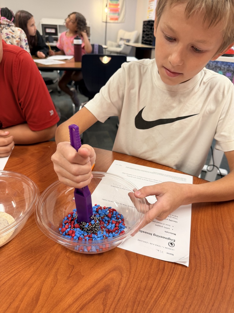 🔬 𝗠𝗮𝘁𝘁𝗲𝗿 𝘄𝗮𝘀 𝗮𝗹𝗹 𝗺𝗶𝘅𝗲𝗱 𝘂𝗽 𝗶𝗻 𝗠𝗿𝘀. 𝗡𝗼𝘃𝗼𝘀𝗮𝗱’𝘀 𝗳𝗼𝘂𝗿𝘁𝗵-𝗴𝗿𝗮𝗱𝗲 𝗰𝗹𝗮𝘀𝘀𝗿𝗼𝗼𝗺!  Students became scientists as they investigated and observed different materials, then used their physical properties to separate each mixture. Hands-on learning makes science stick! #CaldwellProud #CaldwellISD