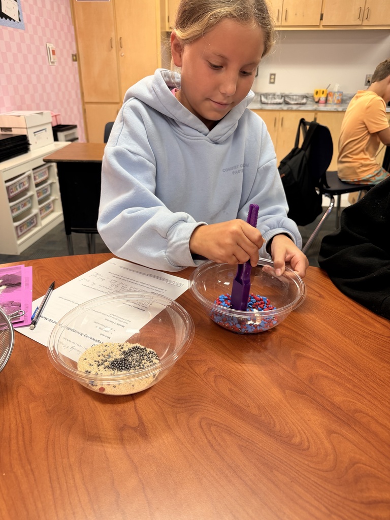 🔬 𝗠𝗮𝘁𝘁𝗲𝗿 𝘄𝗮𝘀 𝗮𝗹𝗹 𝗺𝗶𝘅𝗲𝗱 𝘂𝗽 𝗶𝗻 𝗠𝗿𝘀. 𝗡𝗼𝘃𝗼𝘀𝗮𝗱’𝘀 𝗳𝗼𝘂𝗿𝘁𝗵-𝗴𝗿𝗮𝗱𝗲 𝗰𝗹𝗮𝘀𝘀𝗿𝗼𝗼𝗺!  Students became scientists as they investigated and observed different materials, then used their physical properties to separate each mixture. Hands-on learning makes science stick! #CaldwellProud #CaldwellISD