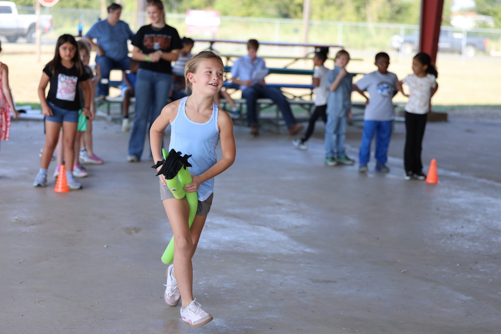 🐄🎡 It’s one of our favorite Burleson County Fair traditions!  Caldwell Elementary students spent the morning touring the fairgrounds, meeting animals and learning more about agriculture from our high school and junior high FFA students.  Thank you to our FFA members for being wonderful tour guides and creating such a fun, hands-on experience for our younger Hornets! 🐖🐑🧡