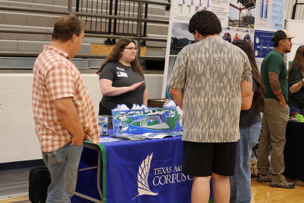 🎓 EXPLORING WHAT’S NEXT  Caldwell High School juniors and seniors had the opportunity to explore future possibilities at today’s Career Fair! Students visited with representatives, asked questions and gathered information to help them begin planning for life after high school.  Thank you to everyone who joined us and helped our students discover the many paths available to them!  #CaldwellProud #CaldwellISD
