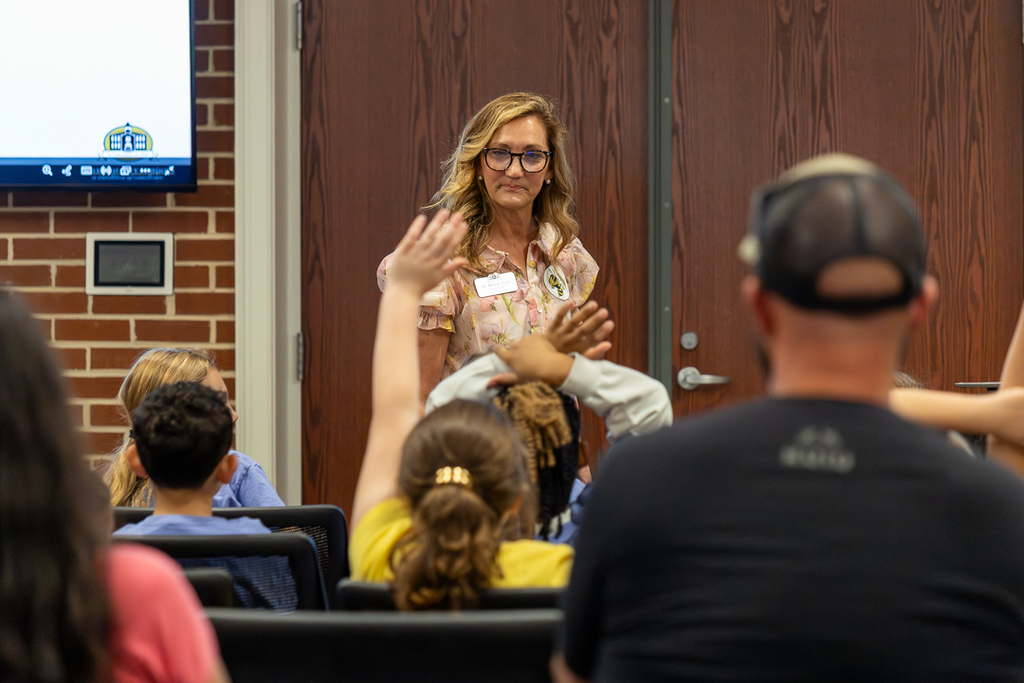 CPS 3rd Grade:  Historic Downtown Calhoun (walking tour)