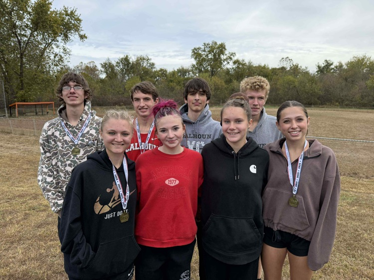 back row : L-R Jackson Clawson, Levi Sillaman, Zac Smith, Eli Ferrell Front row: L-R Gabi Smith(2 time state qualifier), Khloe Cobbett, Carissa Sands, Paige Sterns 