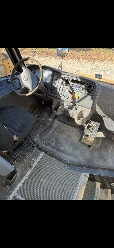 Bus 23 inside picture shows dash, steering wheel and driver's seat. automatic does not run
