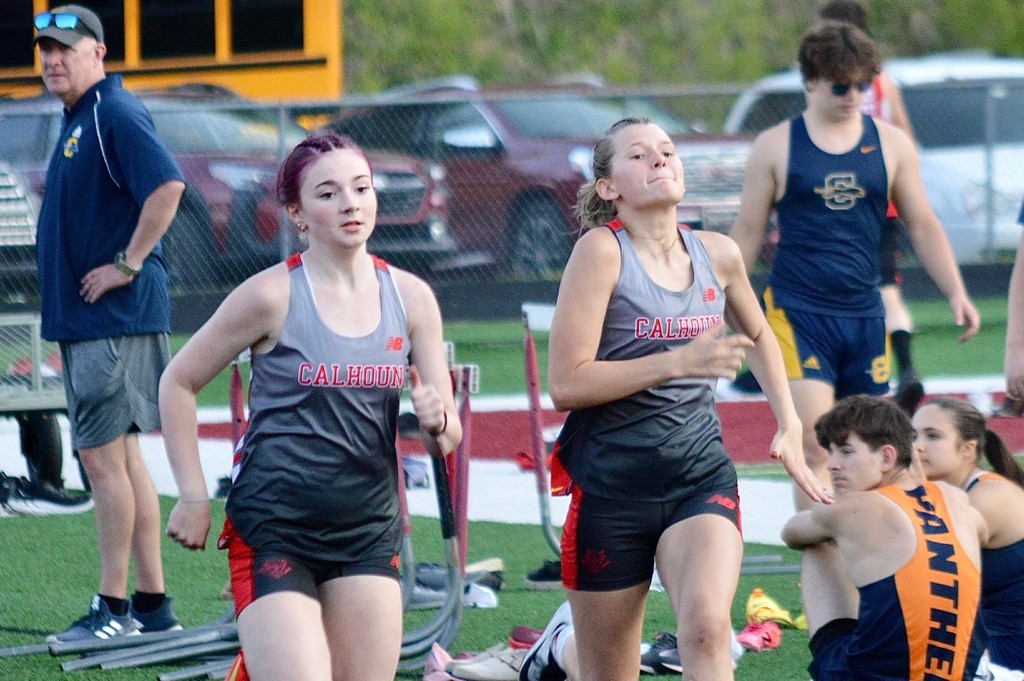 Calhoun runners warming up