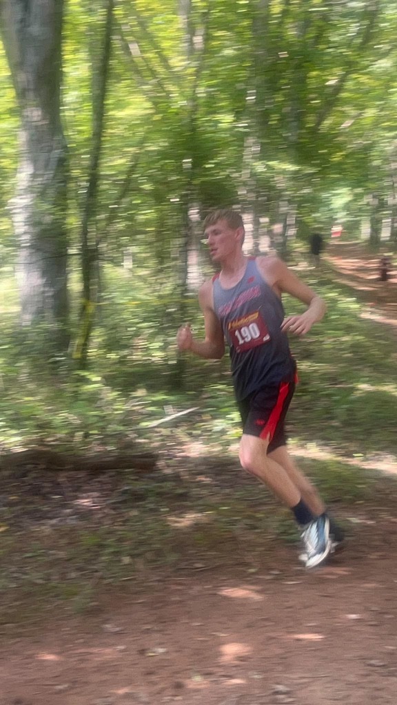 ELi riunning in the woods, taking the turn at the Braxton race.