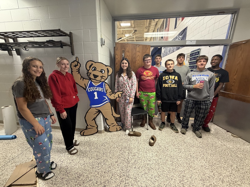 Sophomore class in their PJ's in the hallway they are decorating at the school.