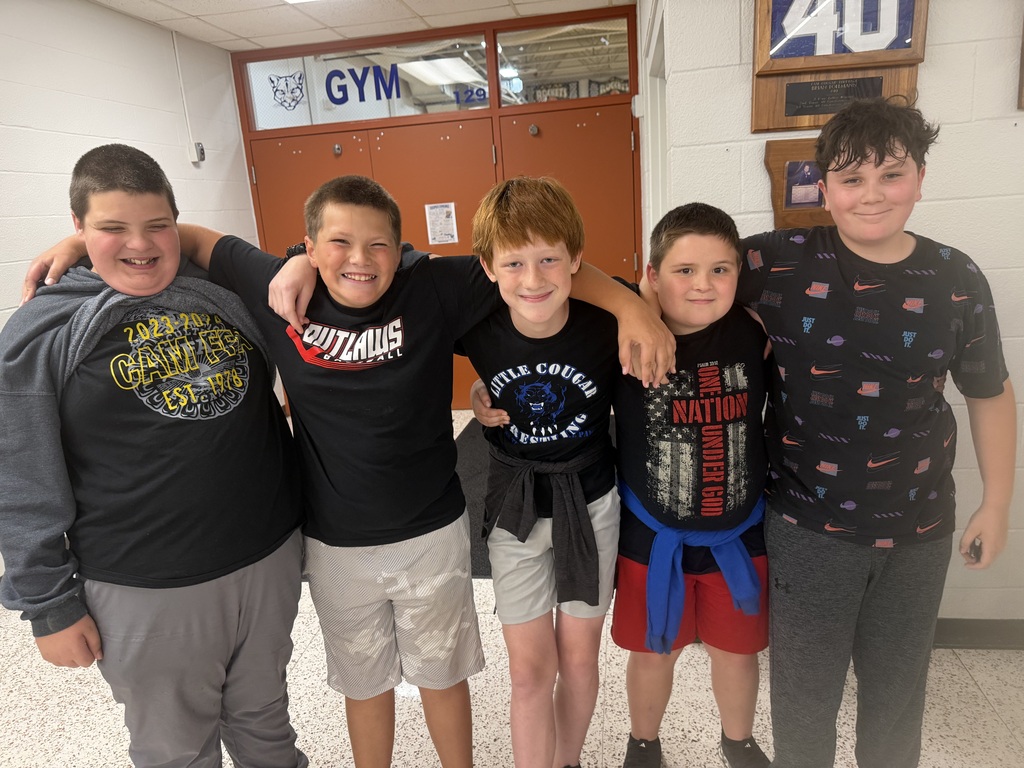 Students looking like twins for "Twin Day" during homecoming week