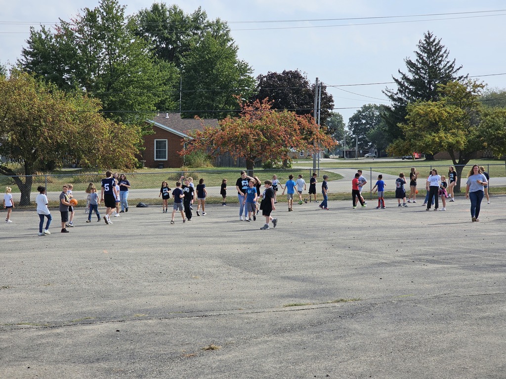 Happy Homecoming 2025! We had Spartan Spirit with our high school athletes and band members joining our elementary students at lunch!
