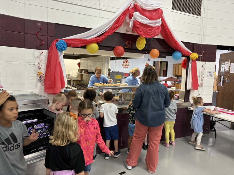 serving lunch 