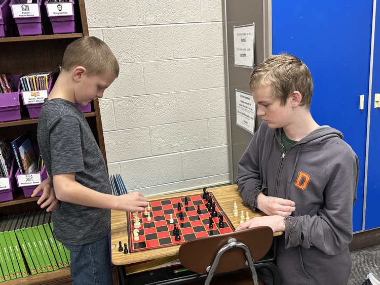 Mrs Witt’s homeroom and 4th Grade got together as Trojan Buddies. They enjoyed playing Chess and singing Christmas Carols.