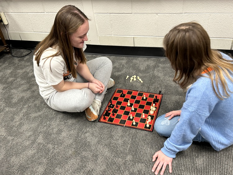 Mrs Witt’s homeroom and 4th Grade got together as Trojan Buddies. They enjoyed playing Chess and singing Christmas Carols.