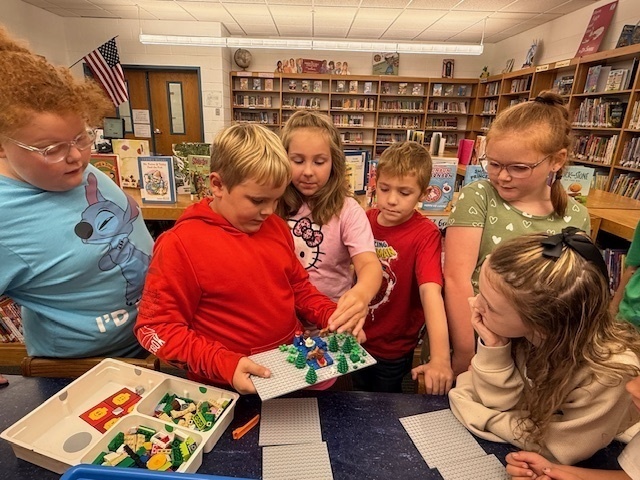 McConnellsville students playing with legos