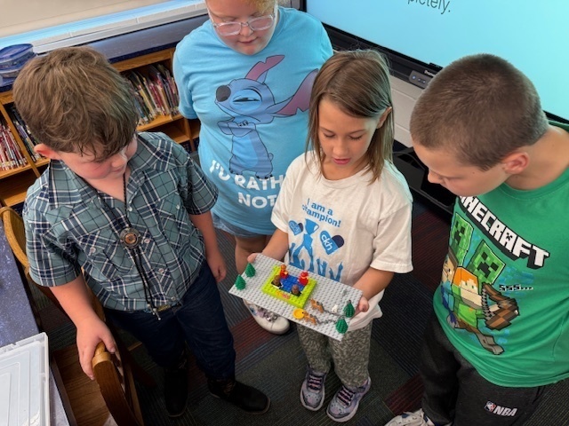 McConnellsville students playing with legos