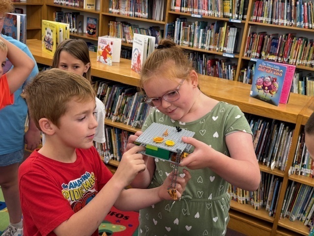 McConnellsville students playing with legos