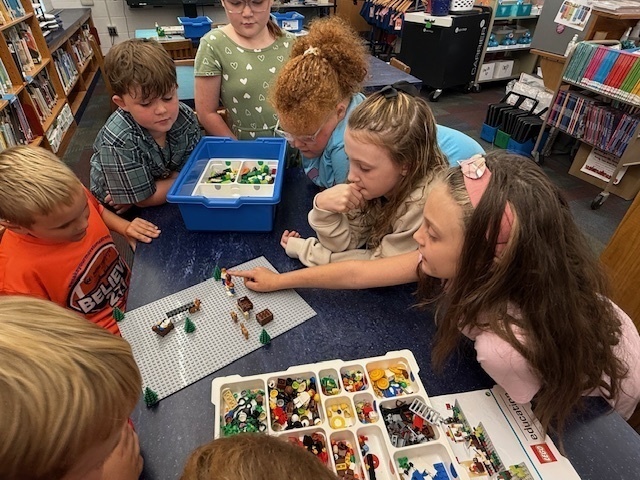 McConnellsville students playing with legos
