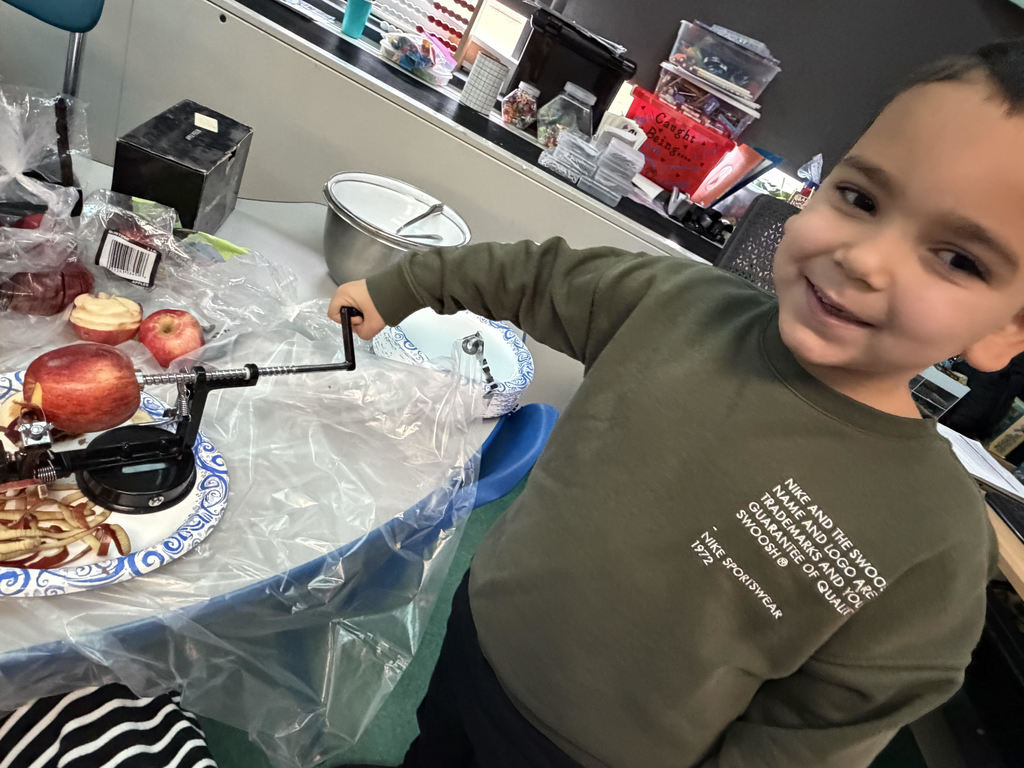 Keller/Littler's Class Making Applesauce
