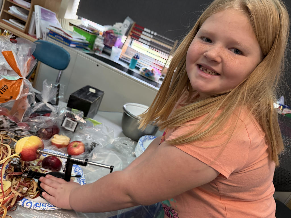 Keller/Littler's Class Making Applesauce