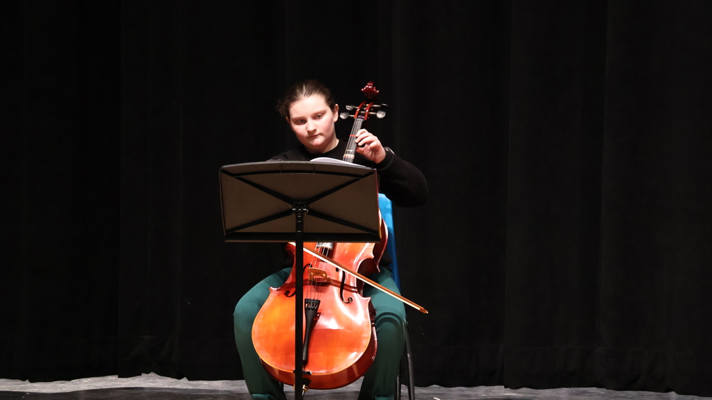 Student Meyah Hathaway performing on Cello