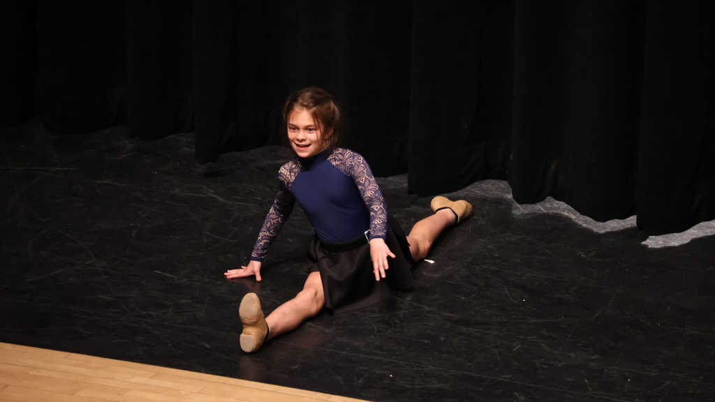 Student Everly Milne does a split during her dance routine