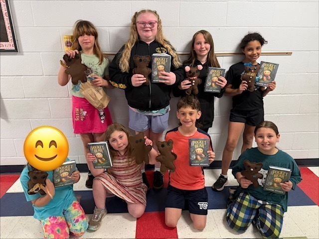 McConnellsville 4th Grade Book Club Members Making Bears